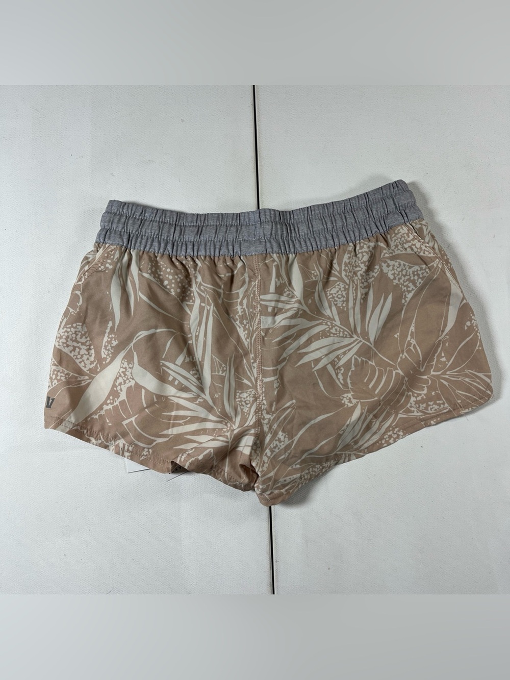 Vuori Women’s Clementine Shorts Lined Breathable Run Gym Floral Print Size S NWT - Picture 6 of 11